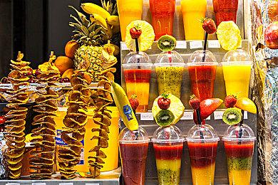 国外观众观看《我的世界大电影》 中途过于激动被警察请出电影院